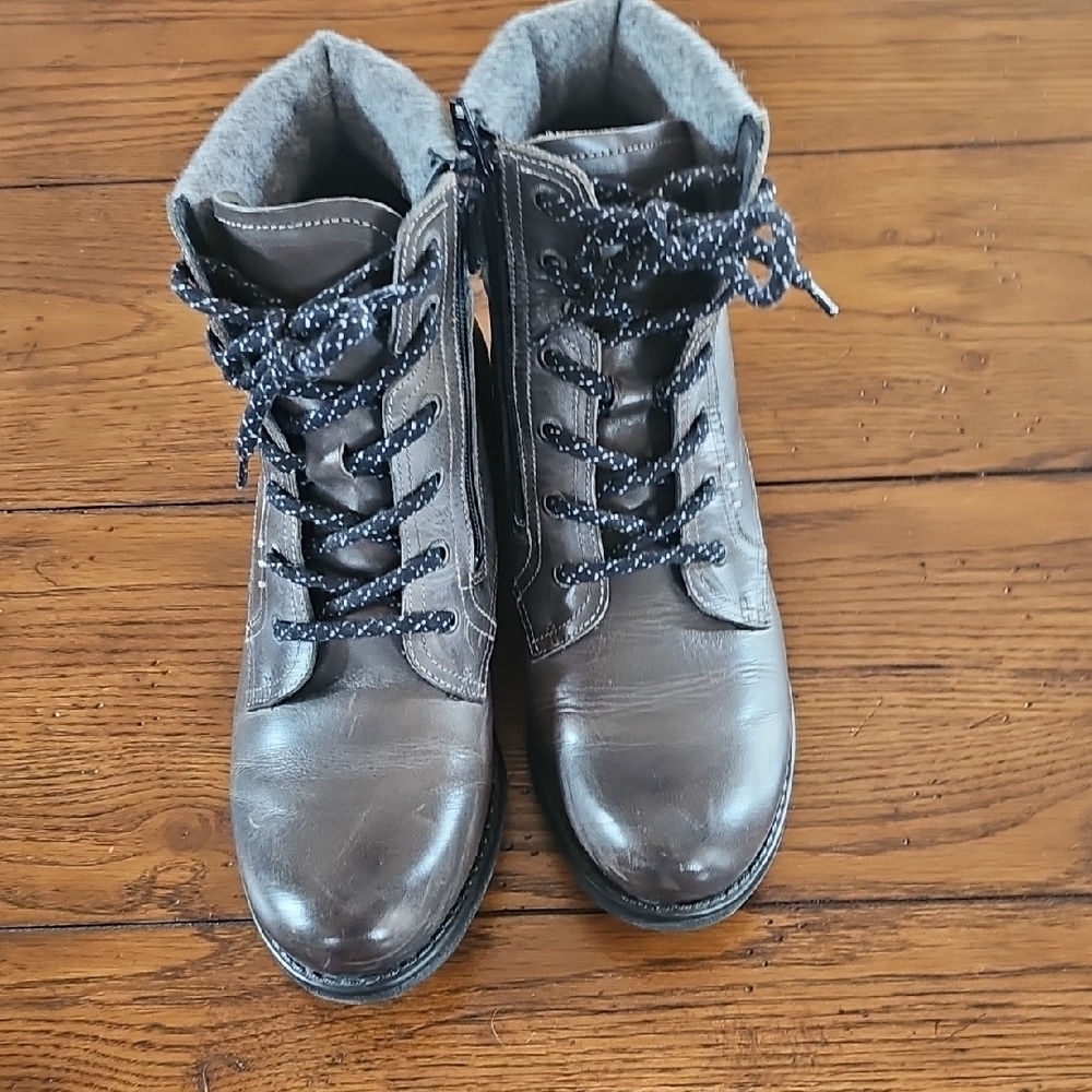Brown Leather Lace-Up Boots